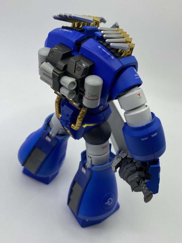 ロバートギリアムカラーを少し濃いめにして、鮮やかなブルーに変更。ギリアム感が無くなってしまった😢