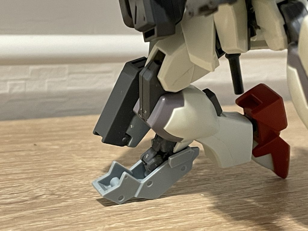 お気に入りポイント③可動式のニースタンド狙撃ポーズがかなり安定する