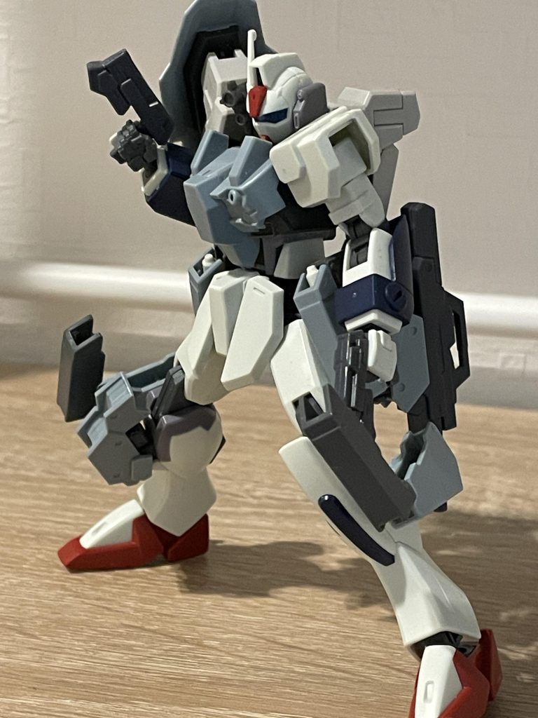 ビームピストル護身用の近距離用ビームピストル…ではあるがトップエースにこの兵装使う距離に詰められたらすでに詰み