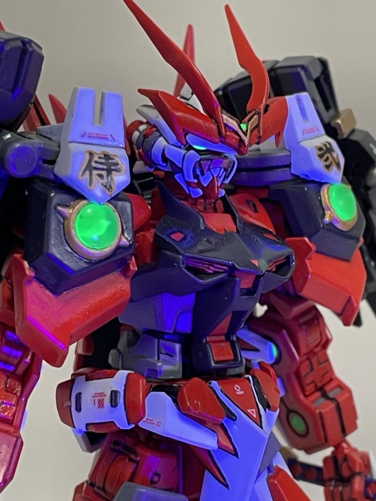 肩の漢字は手書きです。ヘッドパーツはグレーも加えて色味を増やしてみました。