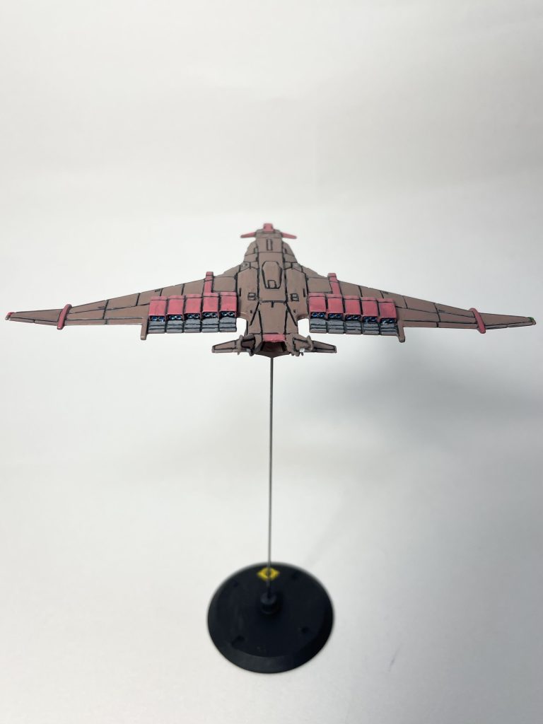 アクリルガッシュのニュートラルグレー5とランプブラックで下地塗りしたあと、水性ホビーカラーのルブリスソーンブラウンをベースカラーにしました。赤系色はシャアピンクとあずき色を調色しました。