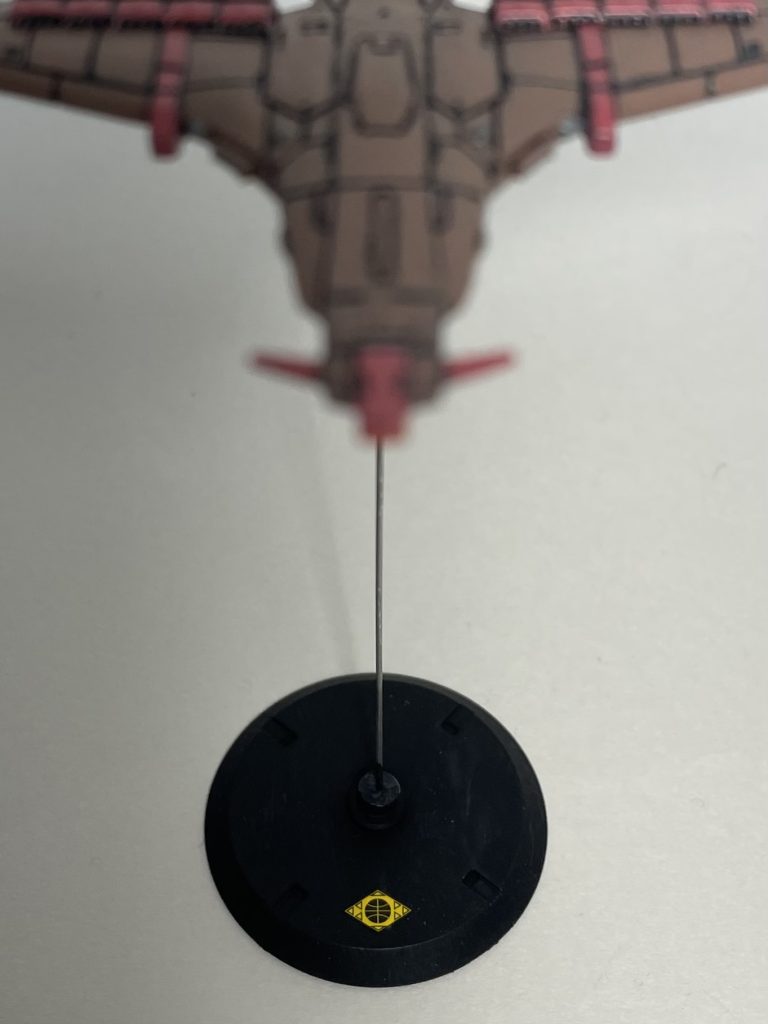 台座はビルドダイバーズ系に付属の台座にピアノ線を通しました。ガンダムデカールでワンポイントをつけました。