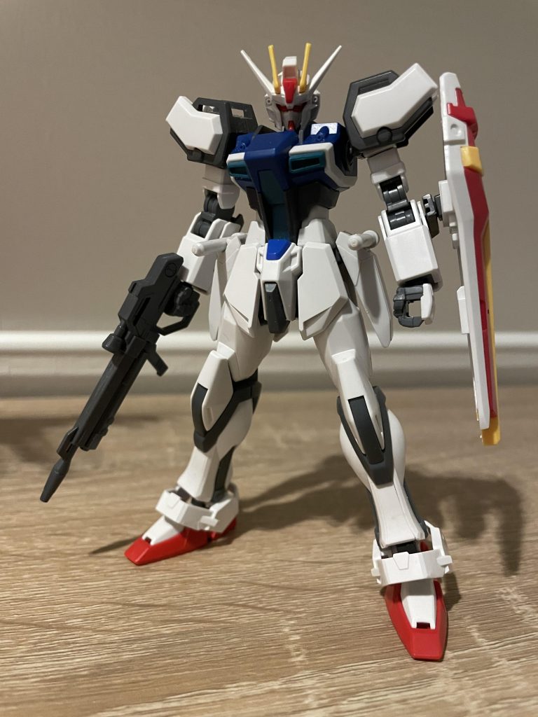 セミストライクC.E.73 第2次連合・プラント大戦の折、オーブから連合に出向したパイロットがその時乗機であったウィンダムをミネルバ隊に大破させられてアークエンジェルに回収される。元々ストライカーパックシステムを気に入っていたパイロットはウィンダムの修理を希望していたが、ストライクルージュが大破したこと、新たなオーブのシンボルとなるアカツキがロールアウトしたことによりストライクルージュの予備パーツを使った修理改修の許可がおり製造された