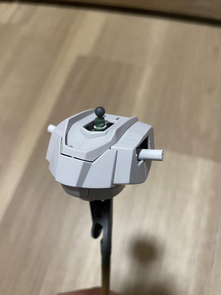 胴体はサイコドーガの余剰パーツです。ジャンクパーツとプラ棒を差し込んでいます。色々と手のかかるキットでしたが楽しく作成できました。