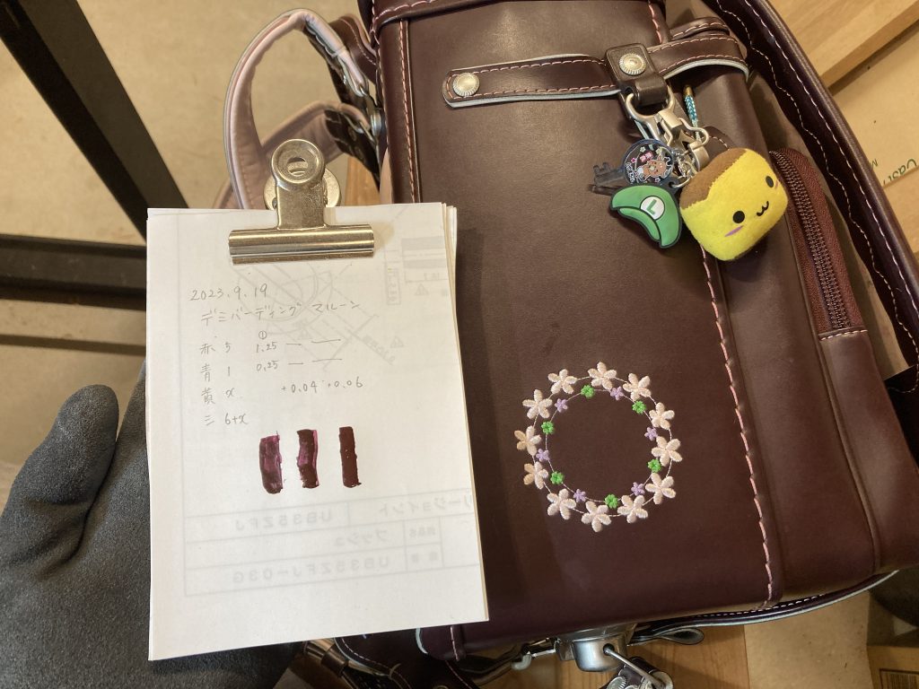 娘のランドセルが(なぜか)阪急電車モデルだったので色合わせの参考にしました。