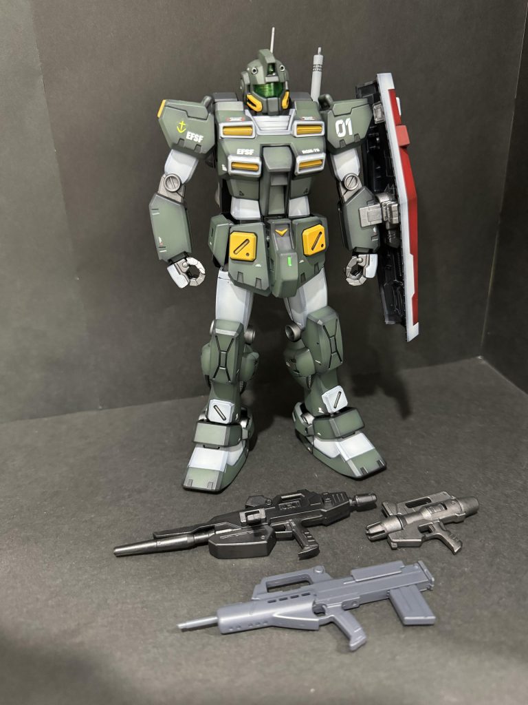 武装が豊富だったのが今回の脳内設定とカラーリングの決め手になりました。武器はテストの意味合いも含めていろんな色で塗っています。Mk-IIのビームライフルとハイパーバズーカもついてますが、バズーカはふとした時に一部が折れてしまい補修中です😭