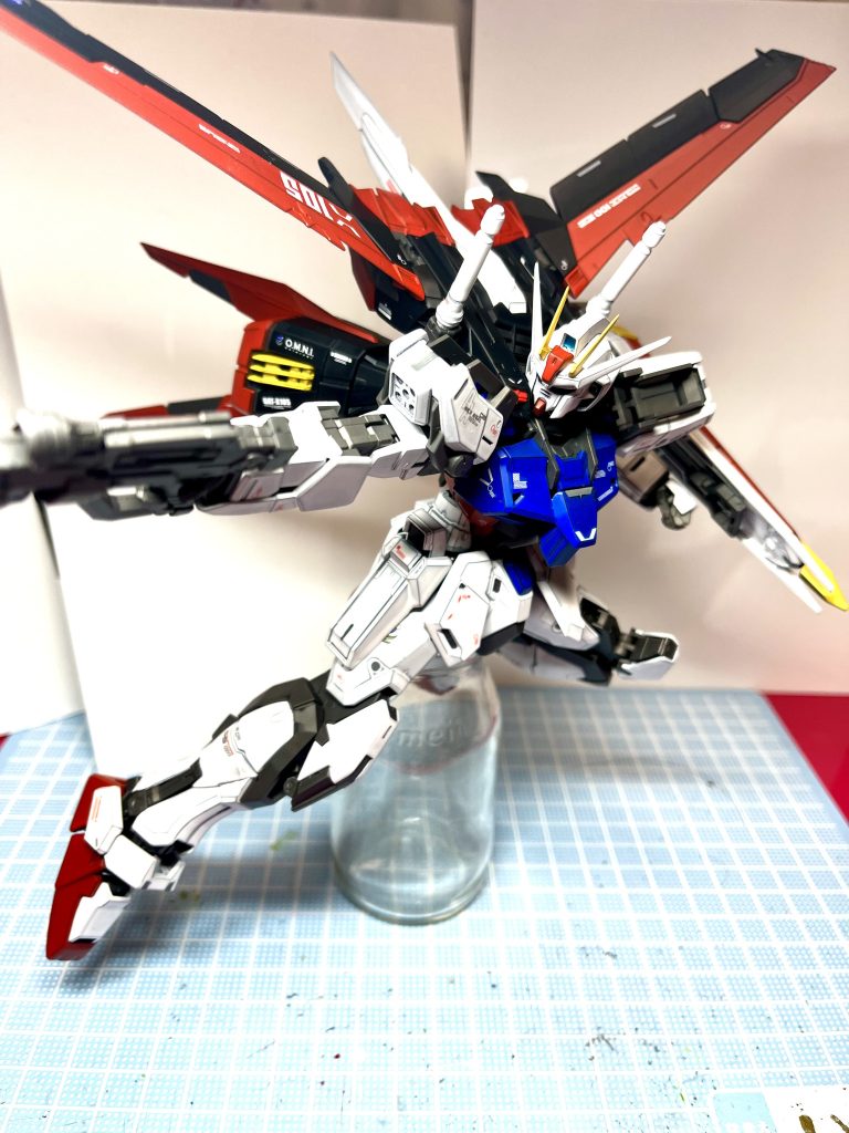 ポージング取ったら撮影スペースに入らず、台座も折れたのでこんなことに。広い撮影スペース欲しい...。