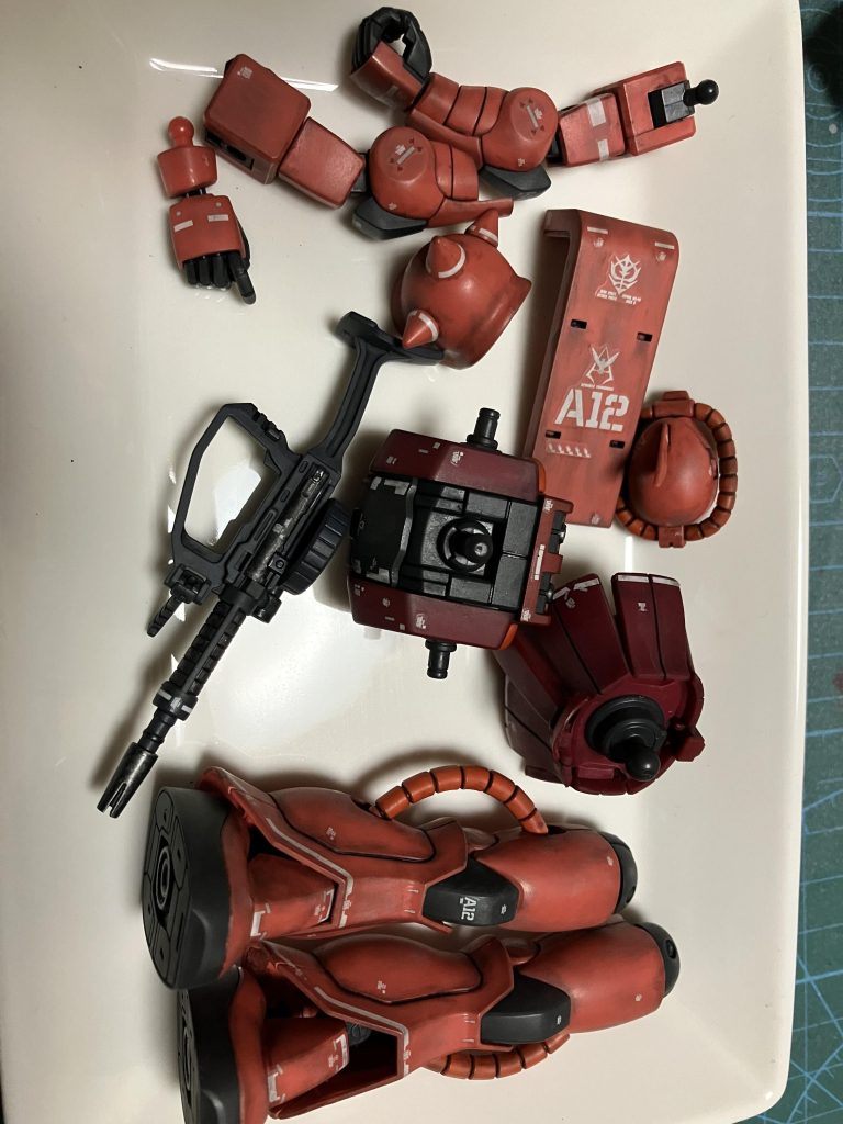 エッジと凹みを意識してウェザリングマスターでお化粧。平面とかは少し白を混ぜて色味を変えてみました。このあとシルバーで少しだけドライブラシしました。宇宙空間なのでサビは入れない方向で。…ドック内とかでサビるんですかね?w最後までご覧いただきありがとうございました!