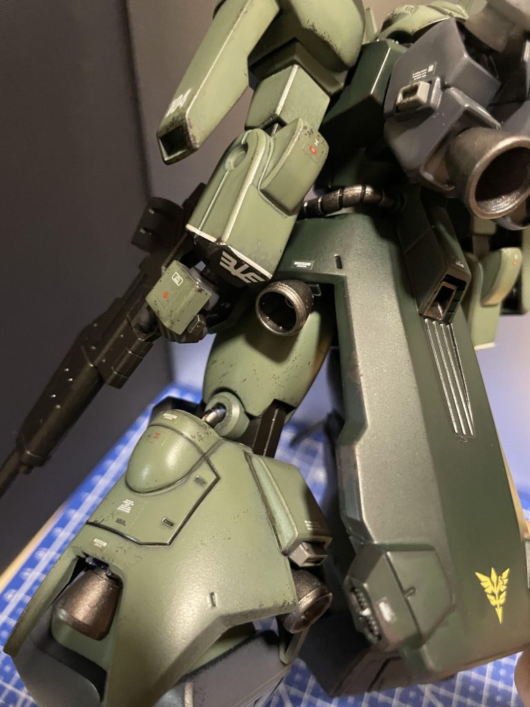 ネットで見つけた中華デカールで袖付き仕様に。モールドが甘い箇所はビルダーズパーツを追加しました。