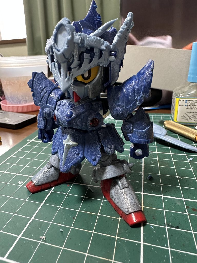 ダメージの方向に気をつけながらキズと割れをつけ、表面はペーパーで荒らした後に溶剤塗って歯ブラシでトントンと。