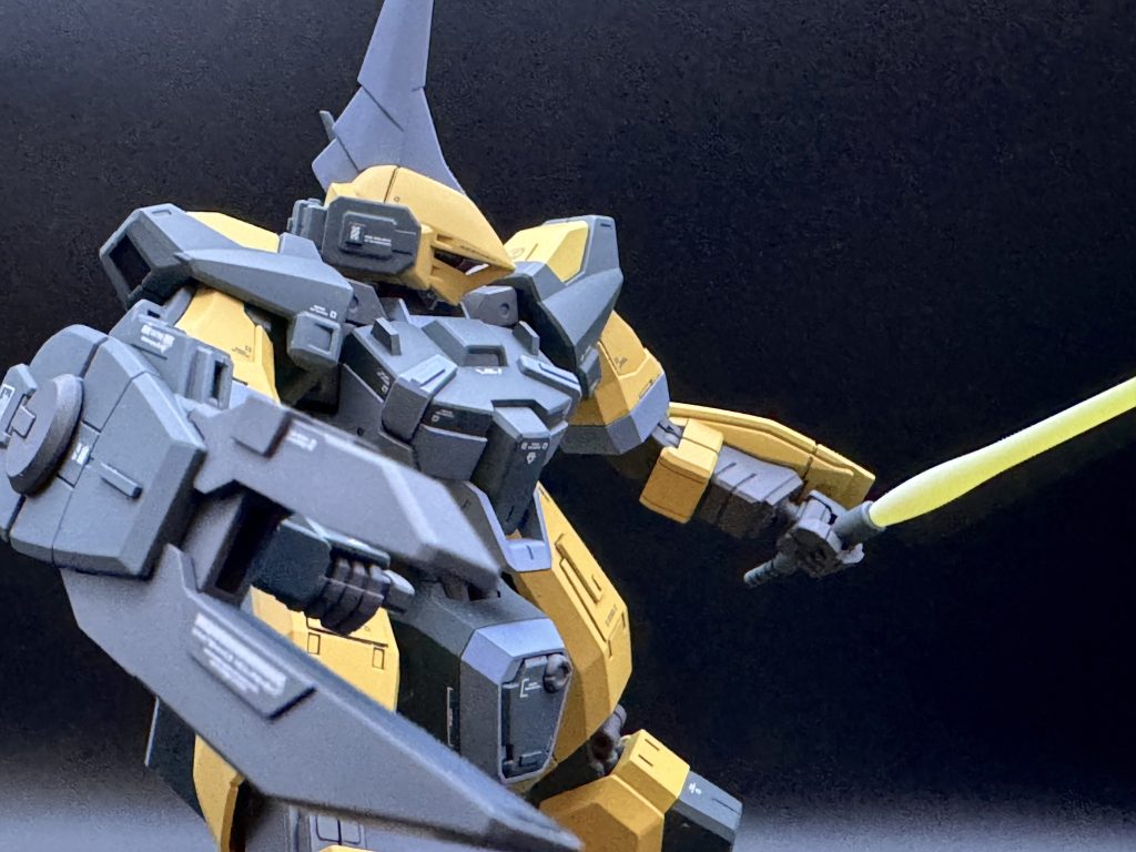 モノアイが見えるようにと、開口部を広げたのですが、結局あんまり見えてませんね…。