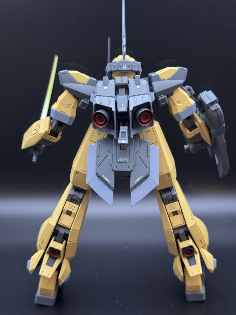 背面もちょこっとプラ板でディテールを追加しています。