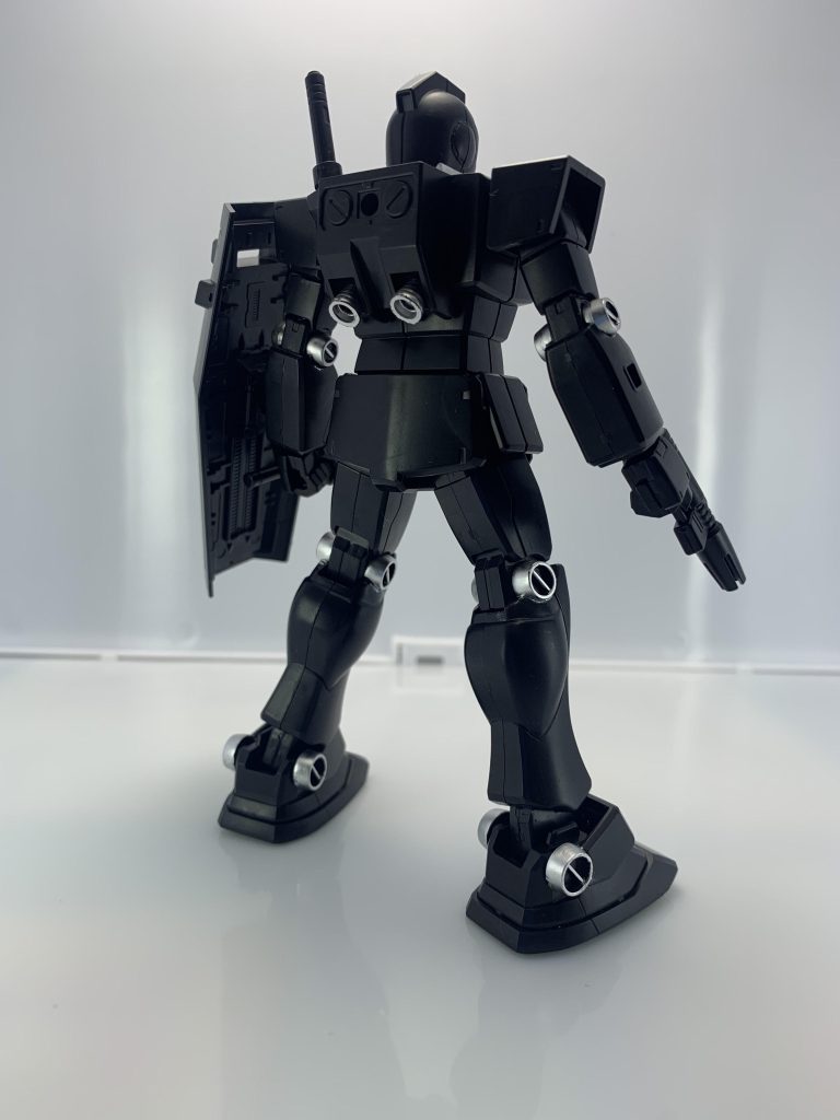 リアビュー。スラスターノズルをシルバーにしただけの簡単フィニッシュ。もう少し塗り足した方がいいかなと思いつつも良い案が思いつかず。