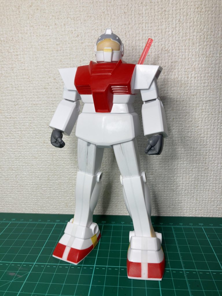 上腕を2.4mm延長、モモとスネは1.2mm、足首は5mm幅増し。顔はジムキャノンのキットを参考に修正。