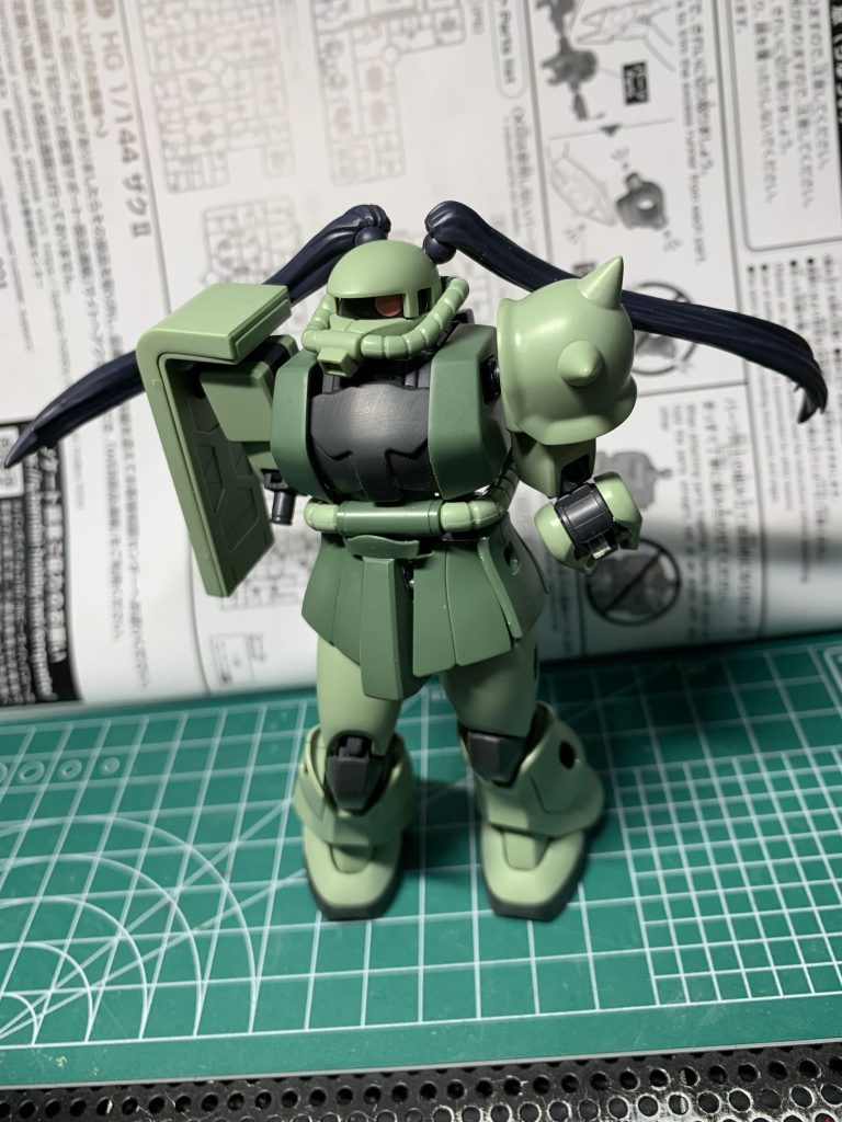 ザクの頭部を開口して30MSのツインテールを着けました。