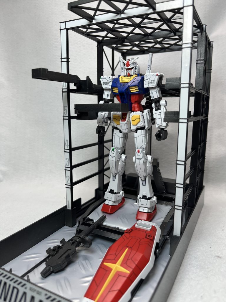 現物と同じようにライフルとシールドは持たせずに置いときます