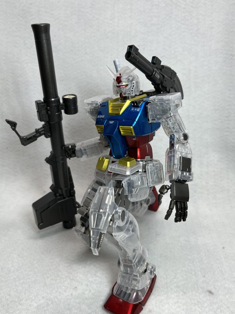 フレームはシルバーで塗装し、クリアパーツを活かしてみました。ボディはキャンディ塗装にしてます。