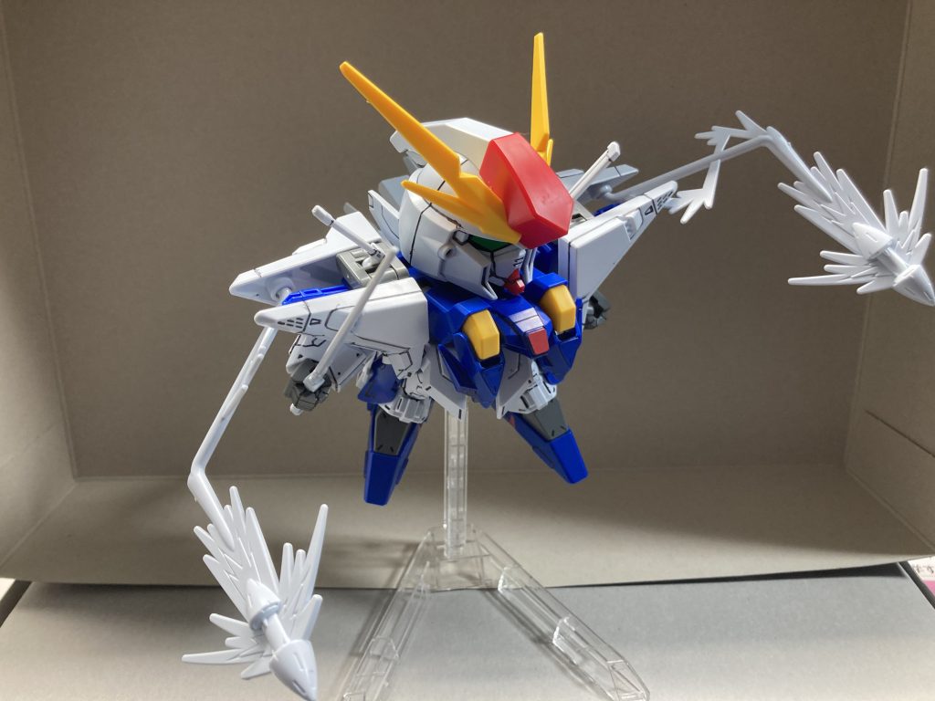 ビームサーベル、ファンネルミサイル(ここは塗装できてなくて申し訳ない)こういうふうに、特殊なエフェクトが元からついているの、個人的にすごいなと思いました。