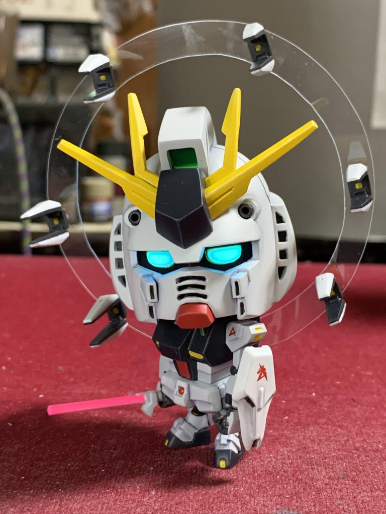 サーベルと浮遊ファンネルポージング。