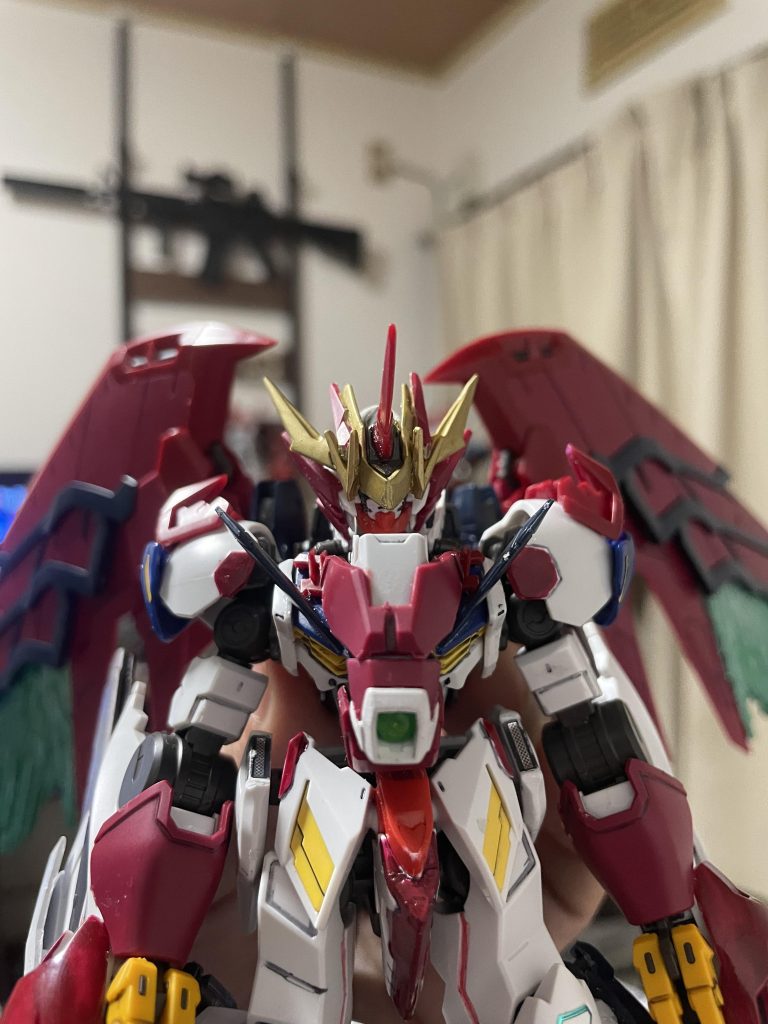 胸部パーツや腕の爪パーツなど、エピオンの意匠を取り入れるのにだいぶ苦労しました！が結果理想的なゴテゴテカッコ良い機体になったと思います！ 