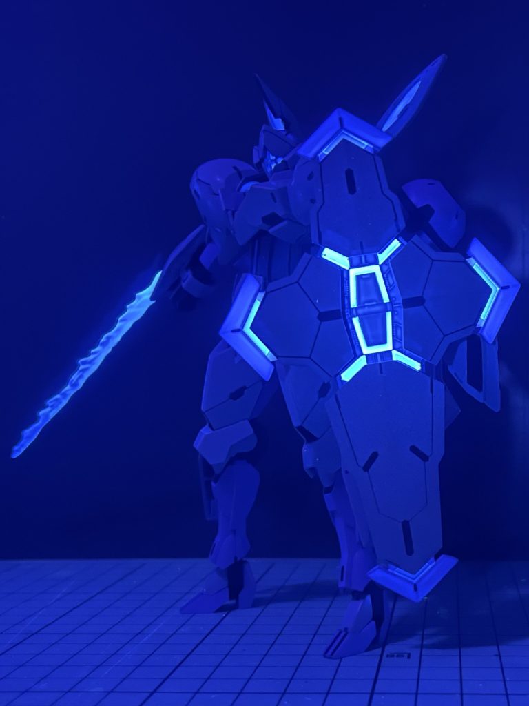 蛍光塗装をしているのでUVライトで光ります😎