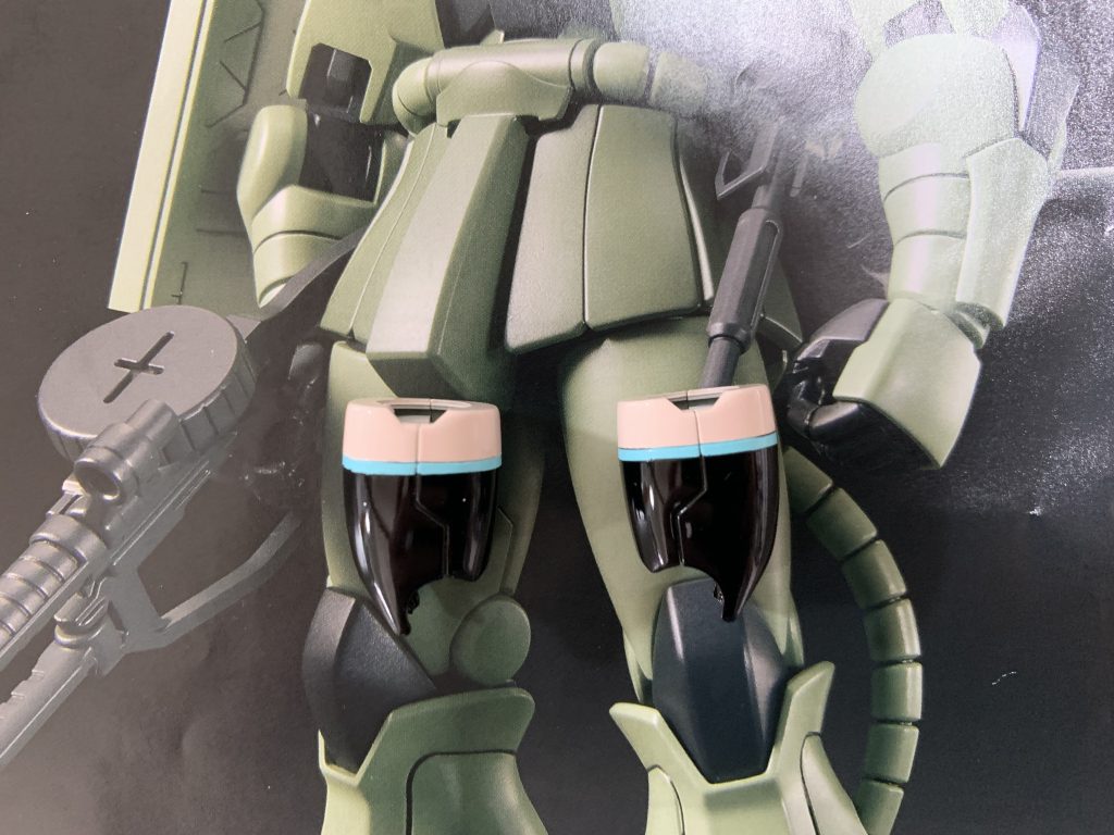 ザクの太ももです。マスキングや色の重ね合いとかこう見えて地味に手間かかってたりする…