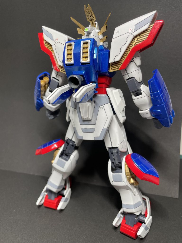 背面のバーニアはひと回り大きい物に替えて、コアランダーは劇中で稼働してた記憶があり、ボールジョイントを仕込んで、稼働できるようにしました。やっぱりGガンダム系は好きなので、作ってて楽しいのですけど、ディテールのバランスとか難しいです。なので、Gフレームのシャイニングガンダムを参考にしてみた感じです。今回も塗装は基本缶スプレー塗装で、一部ガンダムマーカーとフォーアーティストマーカーです。次は、アムロ専用フルサイコフレームダブルゼータです。最後までご覧いただきありがとうございました。