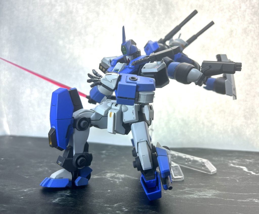 また、デミキャノン両腕部にはマルチツールシステム「デダラス」を惜し気もなく採用されているため、ミサイルランチャーの他、マニュピレータやシールドにも換装可能であり、地上でのあらゆる戦況への臨機応変な対応を実現している。