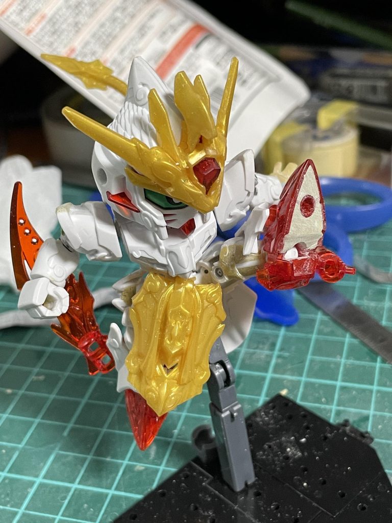 塗装前の状態です。肉抜きの処理が大変でした。腰も切り離してホビーベース関節技4mm球体ジョイントを入れました。写真がありませんが、尻尾はφ2mmプラ棒で接続するようにし、付け根にはφ3mm球のビーズを入れてボールジョイント化しました。