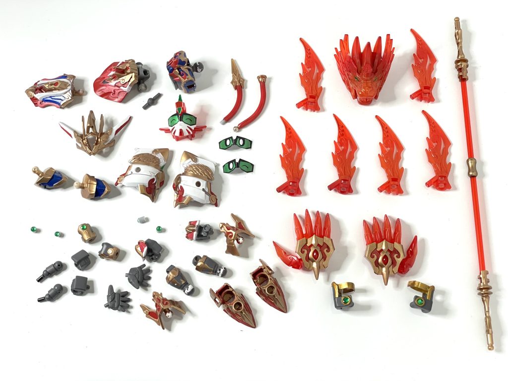 全パーツです。腰は基部と後ろの部分がスプリングと磁石でつながっており、ここも可動します。