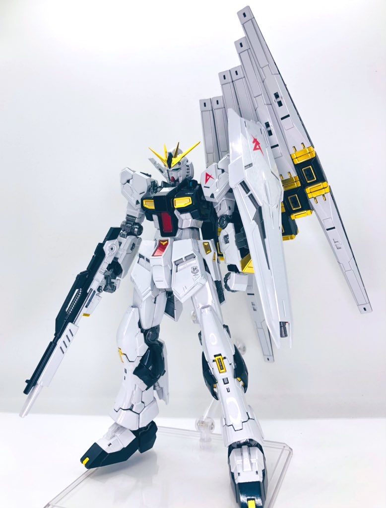 ブルーの部分はガイアノーツのプリズムブルーブラックを吹いた後に光沢処理しました♪フレーム部分はフレームメタリック1とスターブライトアイアンを調色したものを吹きっぱなしで♪