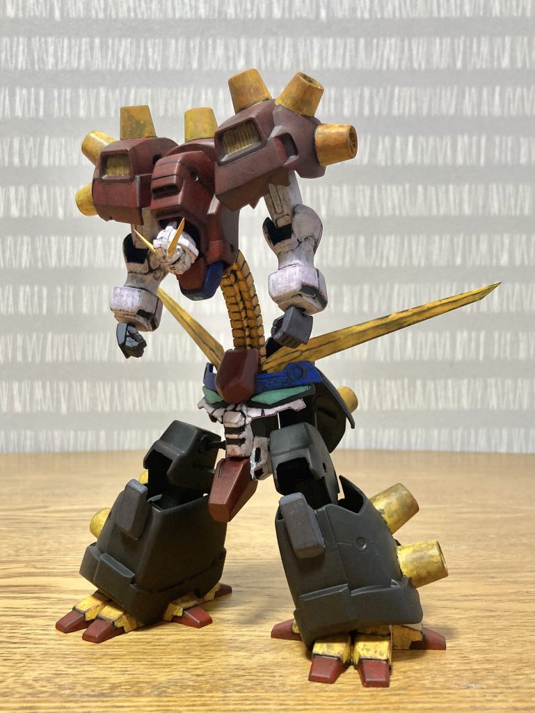 蛇腹パーツを繋ぎ合わせる垂れ下がって異質な感じを出せた