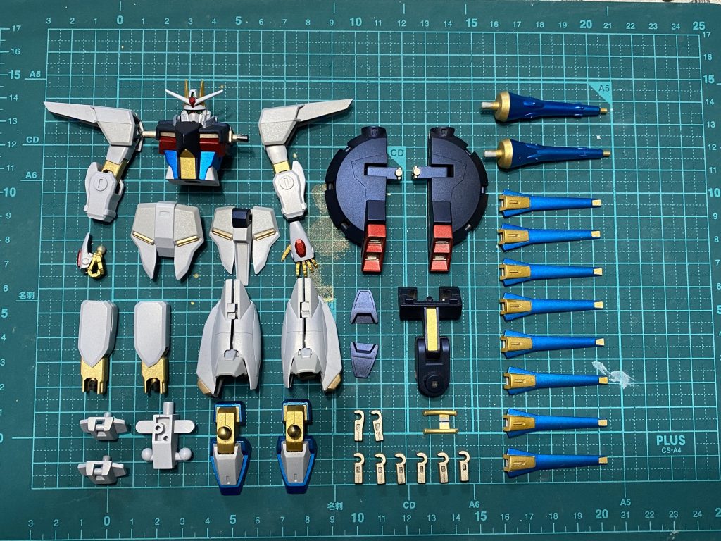 レジェンドの構成。疲れてほんの少し手抜き箇所ありそのうち修正したいところ。足の脛とか、腰部バーニア内の塗装とか。