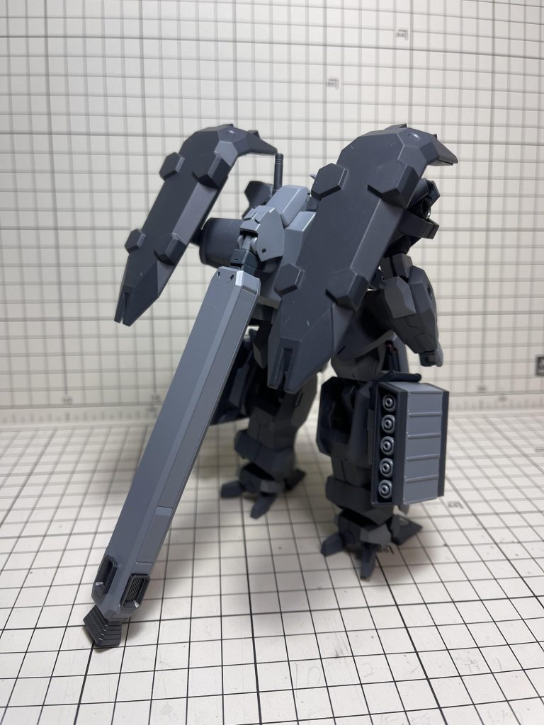 背面装備が増えて燃費が悪化したのを大型プロペラントタンクで誤魔化し、回避捨てて堅牢さをいかす脳筋戦法で戦います。