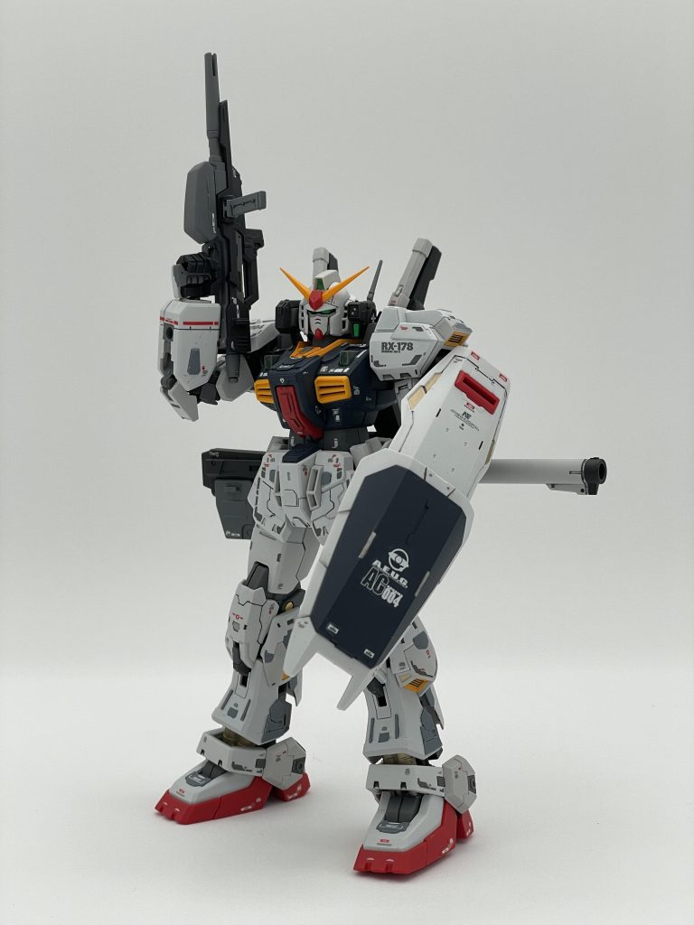 デカールが200枚くらいあり、貼るのは大変ですが、ここまでカッコよくなると疲れが吹っ飛びます。