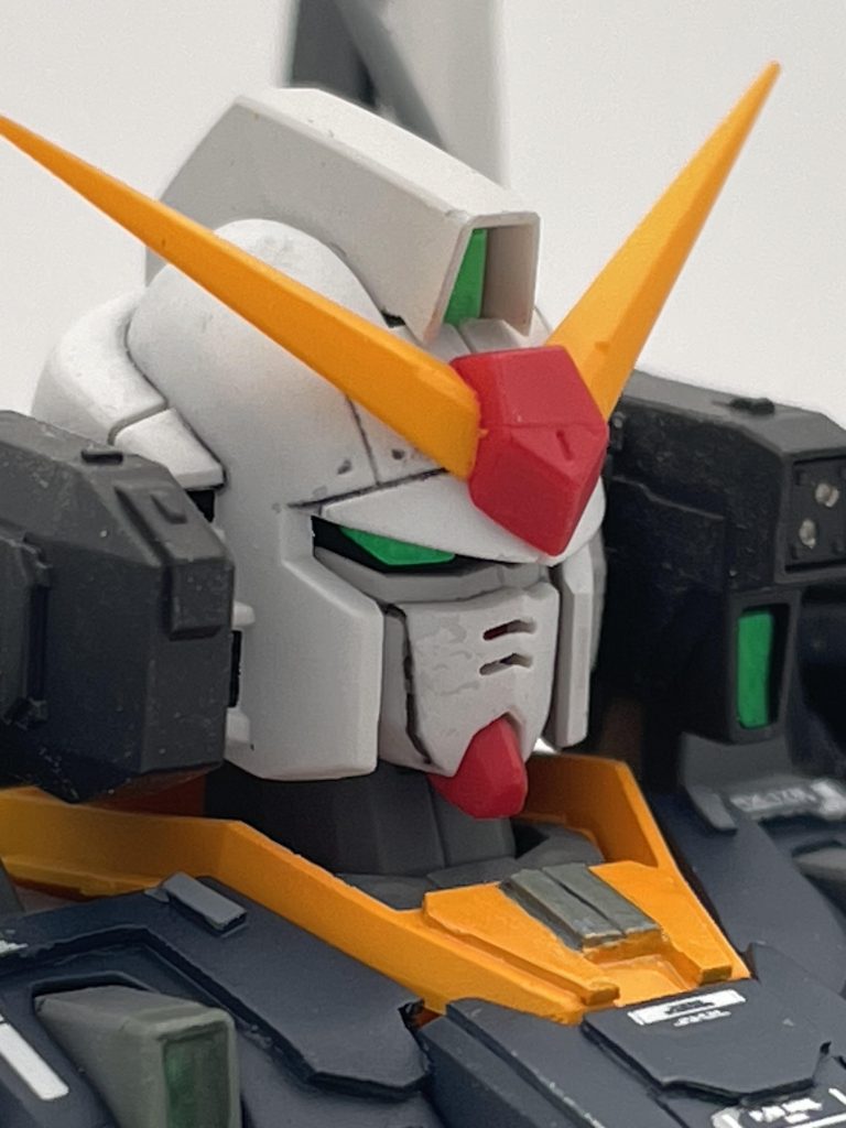 パッケージ写真のように撮ってみました。マスクの塗装剥げが目立ちますね。