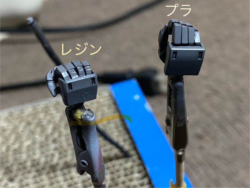 握り手にはレジンの専用パーツを使ってます・・・20年近く前に閉店セールで手に入れました(笑)。