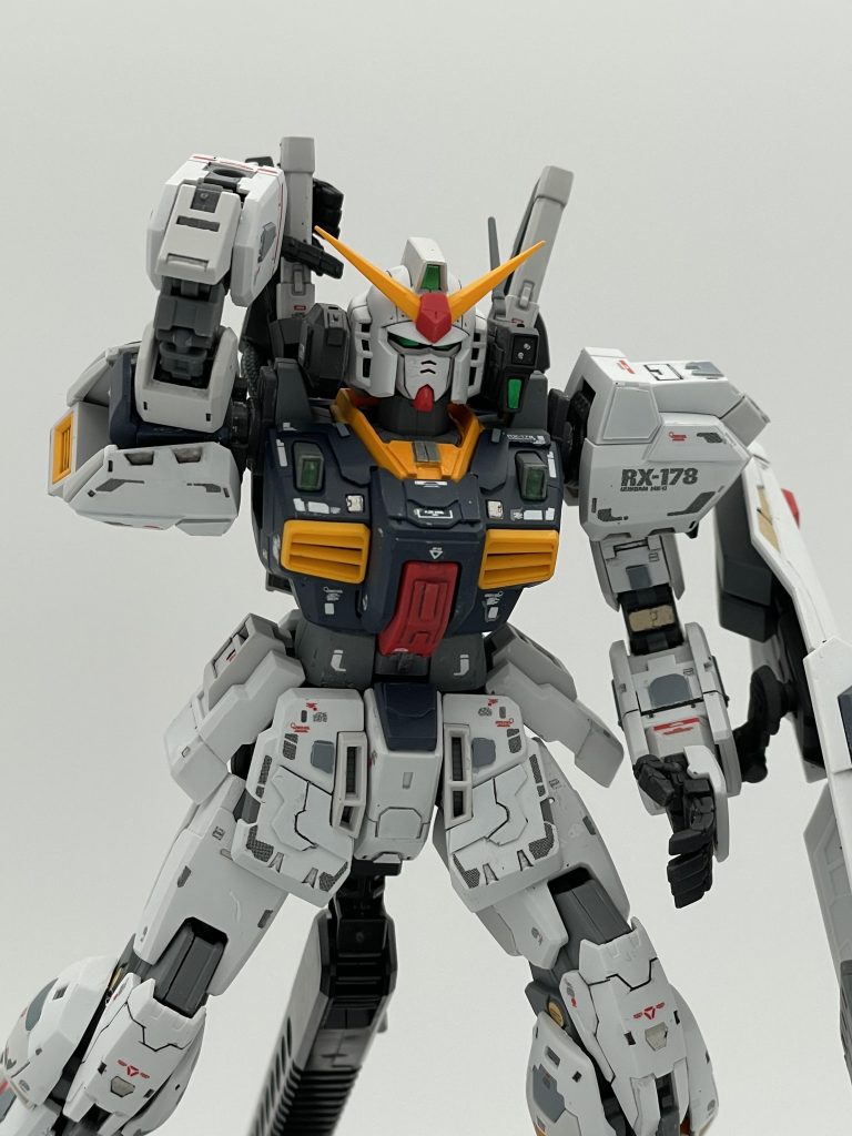 胸、肩、コクピットハッチにプラ板でディティールを追加してみました。RGは小さいのでまとめるのが非常に難しいですね。できたあとの達成感は格別です👍