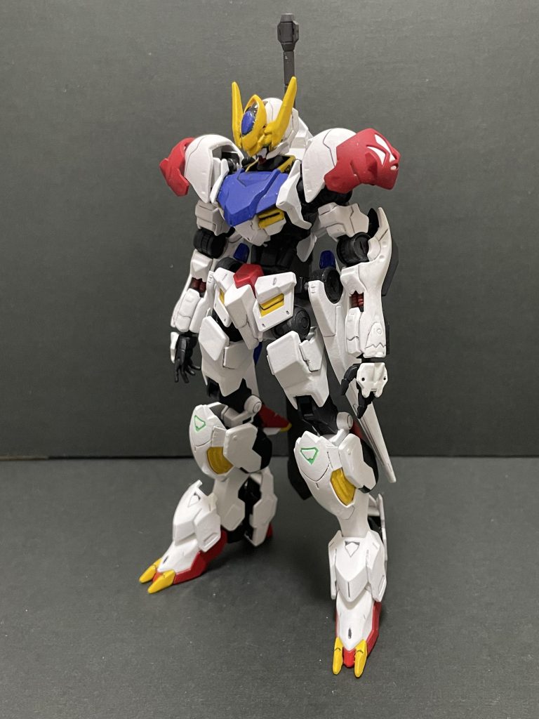 ↑アーマー装着時高機動・近接向けの形態。ベースがバルバトス系なので、3つのアーマーの中で一番馴染みます。足首周りを縮めているため、HGのルプスとはまた違ったプロポーションになっています。