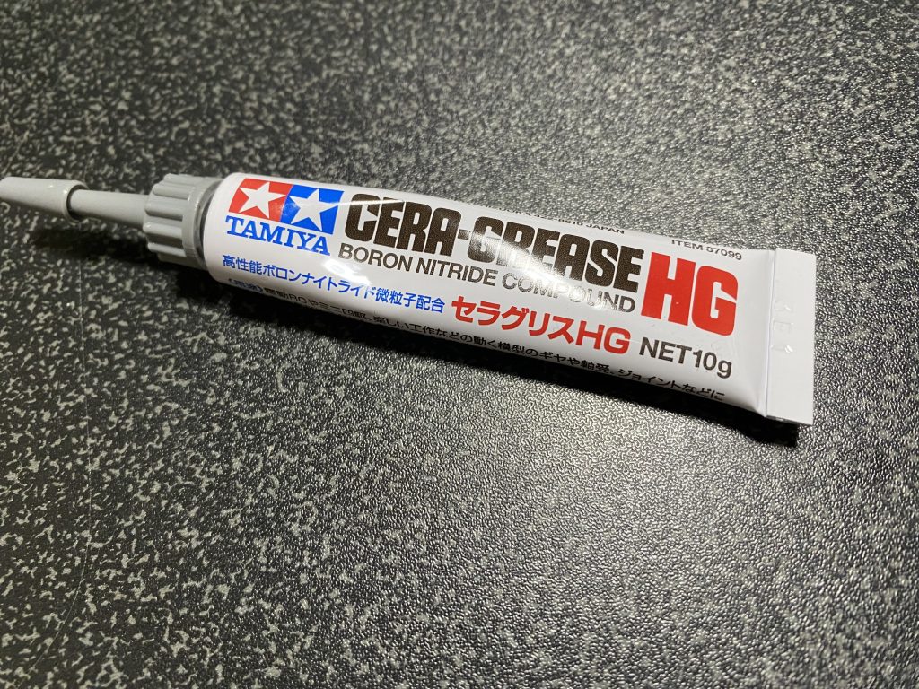 関節にはこのグリスを全て塗ったので力を入れずにハメられました。