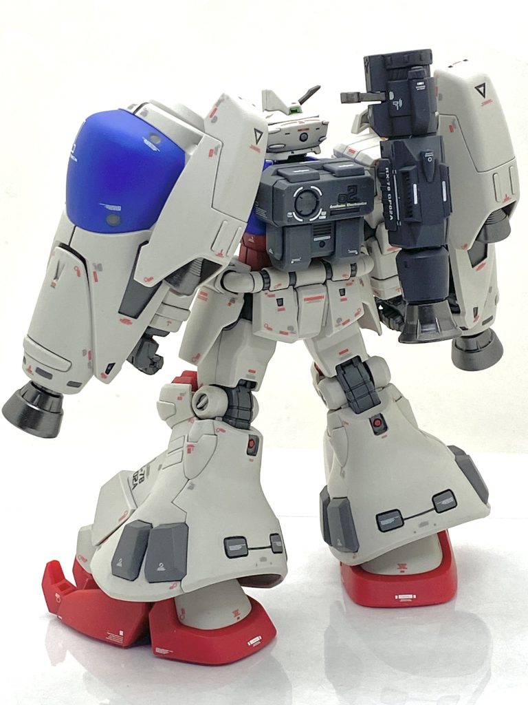 塗装箇所とカラーレシピ各部バーニア外部、バズーカマズル等→(ガイア)フレームメタリック(1)バーニア内部→(タミヤ)エナメル・クリアーレッドアトミック・バズーカ本体→(ガイア)メカサフライト手、各メカ部一部→(クレオス)RLM75グレーバイオレットフレキシブル・スラスター・バインダー青色部→(クレオス)旧ガンダムカラーブルー42ラジエーター・シールド、フレキシブル・スラスター・バインダー黄色部等→(クレオス)新ガンダムカラーMSイエローラジエーター・シールド赤色部→(クレオス)旧ガンダムカラーレッド11