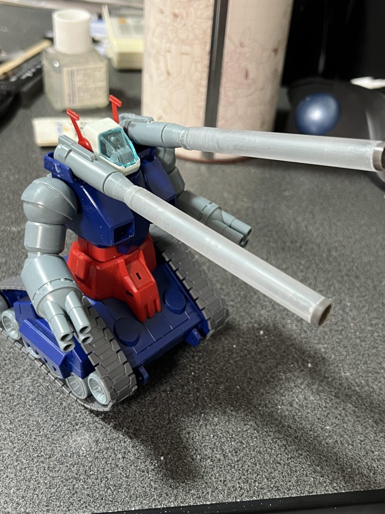 キャノンは細かったので、8mmパイプをかぶせて大型化しています。元キットのままだと細かったため、この変更が個人的に1番効果があったと感じてます。