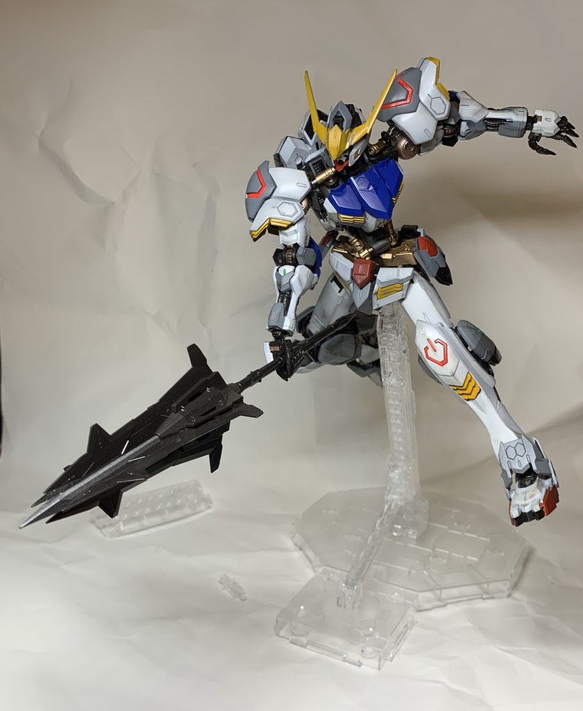 メイス塗膜で関節が硬くなって動かしにくいですし結構細い部品が多くて折れそうで怖いです