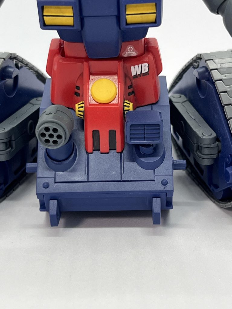 正面が寂しかったので、右側にライトと左側に対地攻撃用のミニガトリングを追加してます。ライトはHGロトから流用してます。ミニガトリングはコトブキヤのモデリングサポートグッズを組み合わせて作成しています。