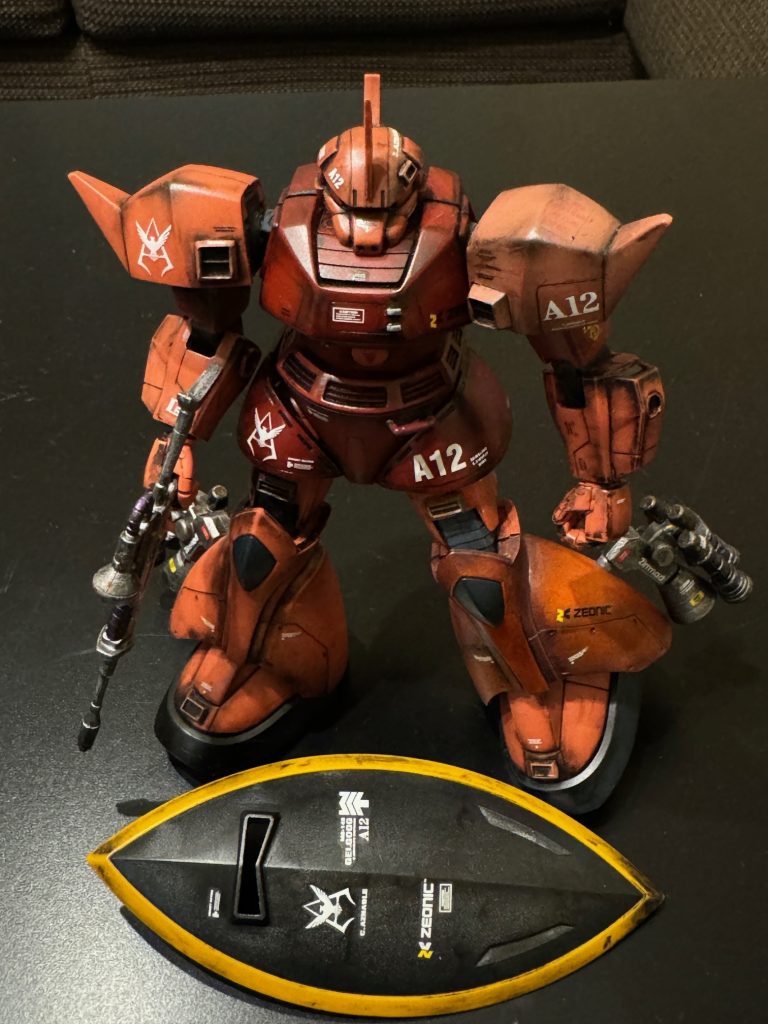 実験的というか練習で、右肩右足成形色ウェザリング左肩左足はガンダムカラーエアブラシでやりました。エアブラシデビュー💦練習します。