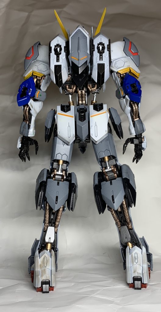 後ろフレームが目立って情報量がすごいです