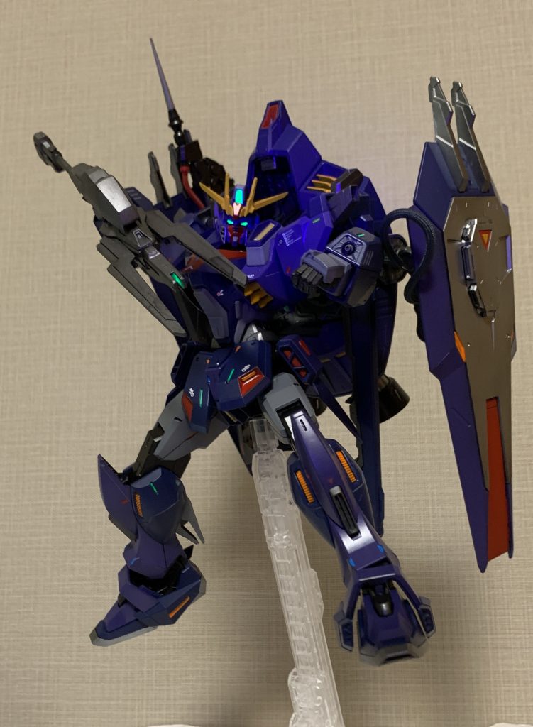 ブラックライトで光ります