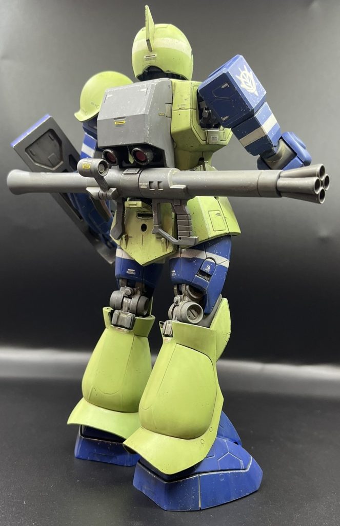 ほとんど見えないですがCGでバズーカをマウントしているので、面倒ですが作りました。完全モナカ構造なので合わせ目消しが超絶面倒くさいんですよね。