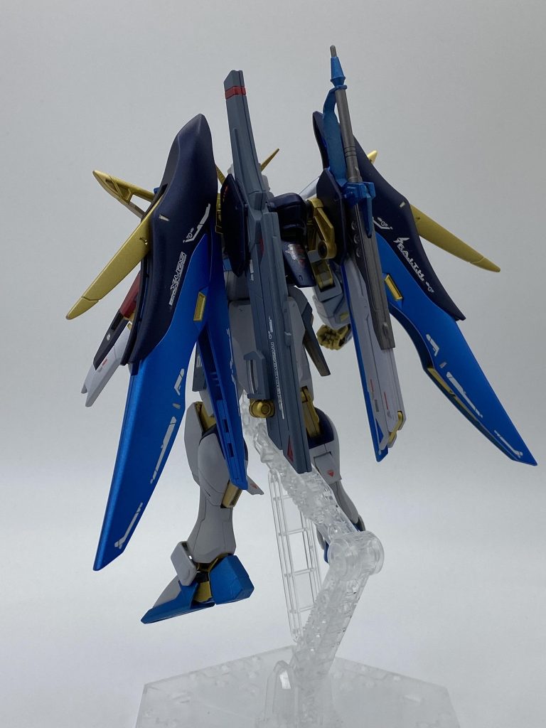 ソードとビーム砲のカラーもストフリのヴェスバーぽく変更しました。