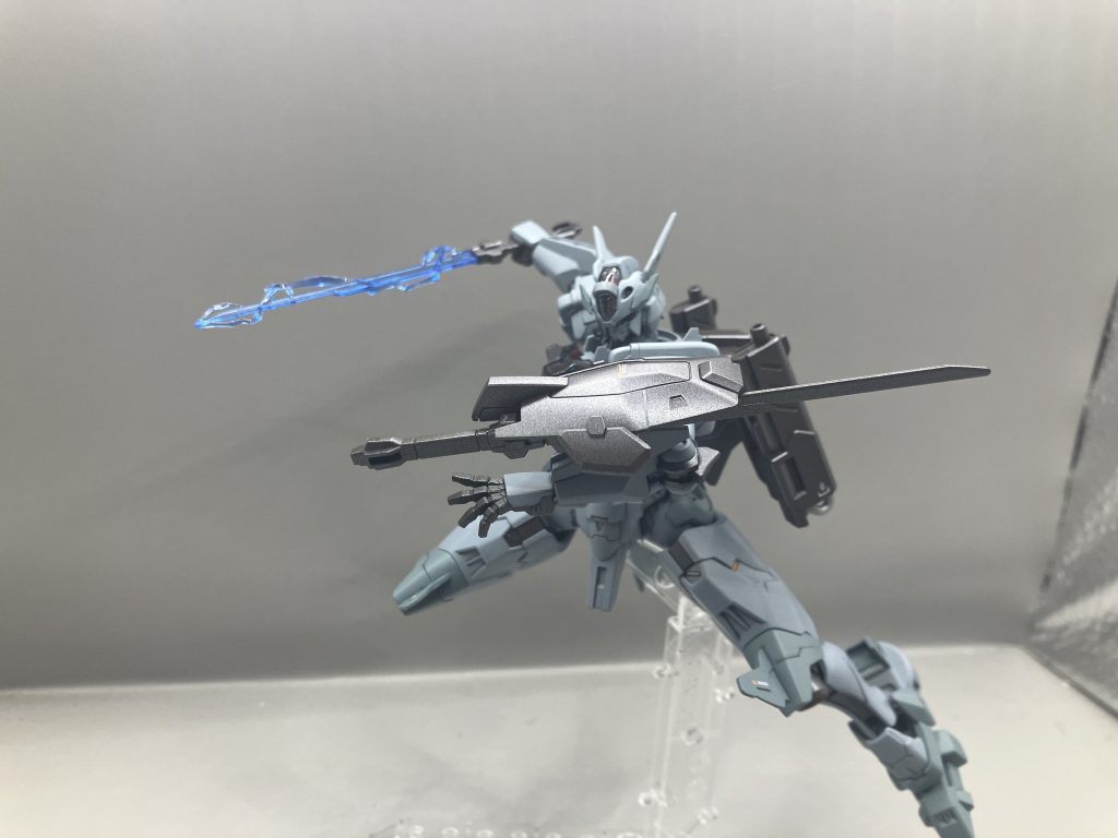 エフェクトパーツ用の穴が空いていますが両手分の平手パーツ付きは嬉しいです